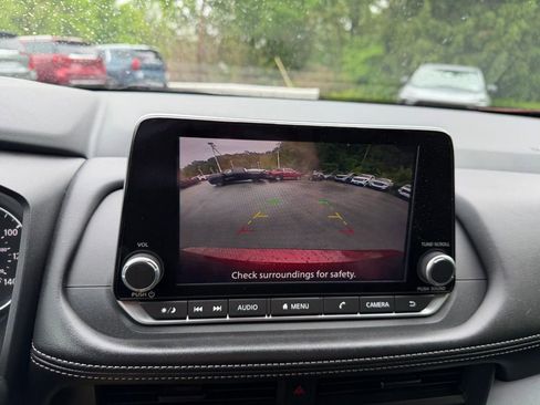 Used 2025 Nissan Rogue S AWD/4WD image 26