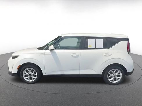 Used 2025 Kia Soul LX w/ LX Technology Package FWD image 9