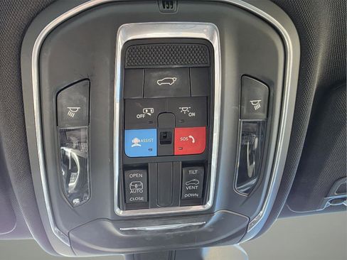 Used 2022 Jeep Grand Cherokee Altitude image 21
