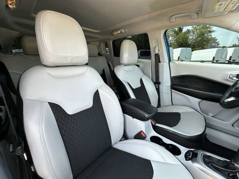 Used 2019 Jeep Compass Latitude FWD image 24