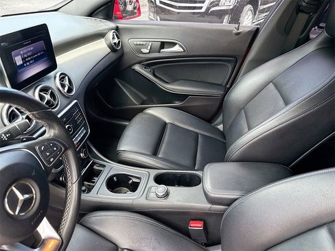 Used 2018 Mercedes-Benz CLA 250 image 25