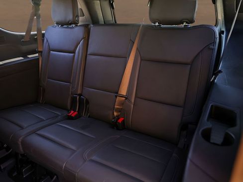 Used 2025 Chevrolet Suburban Z71 AWD/4WD image 25