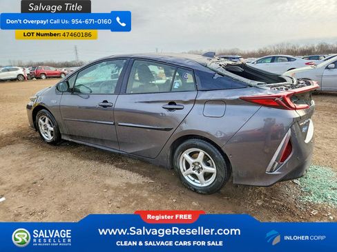 Used 2017 Toyota Prius Prime Advanced image 3