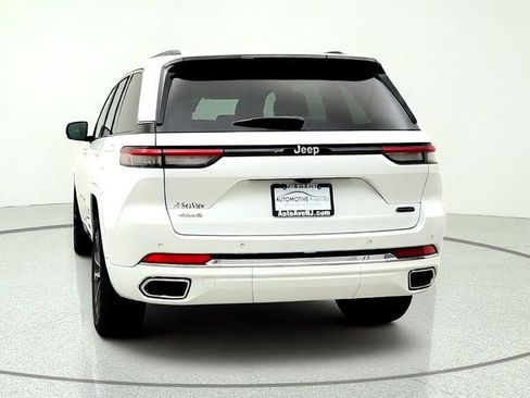 Used 2022 Jeep Grand Cherokee Overland w/ Luxury Tech Group IV AWD/4WD image 6