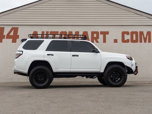 Used 2021 Toyota 4Runner Venture w/ Moonroof Package image 3