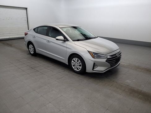 Used 2019 Hyundai Elantra SE w/ Cargo Package FWD image 11
