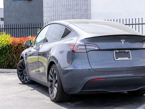 Used 2023 Tesla Model Y Performance AWD/4WD image 4