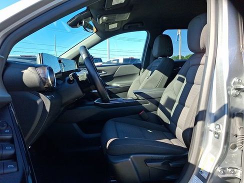 Used 2025 Chevrolet Equinox LT AWD/4WD image 13