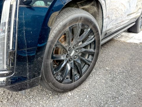 Used 2021 Cadillac Escalade Sport Platinum w/ LPO, ONYX Package image 4