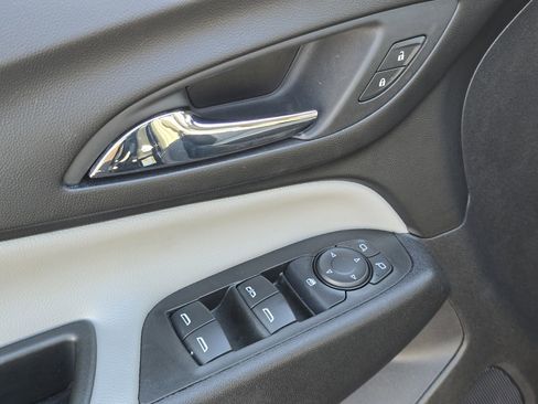 Used 2024 Chevrolet Equinox LS w/ LS Convenience Package image 29