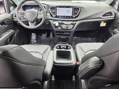 New 2026 Chrysler Pacifica Select image 14