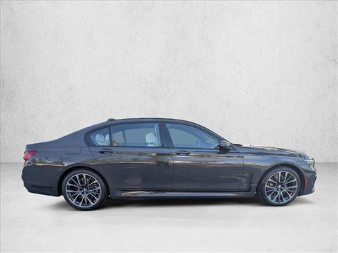 Certified 2022 BMW 740i xDrive w/ M Sport Package image 4