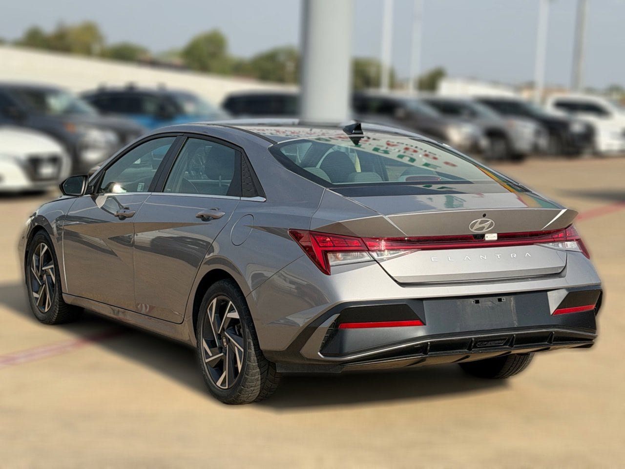 Used 2025 Hyundai Elantra SEL FWD image 4