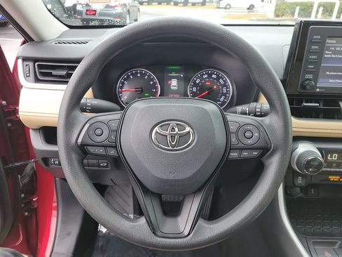 Used 2022 Toyota RAV4 XLE image 28