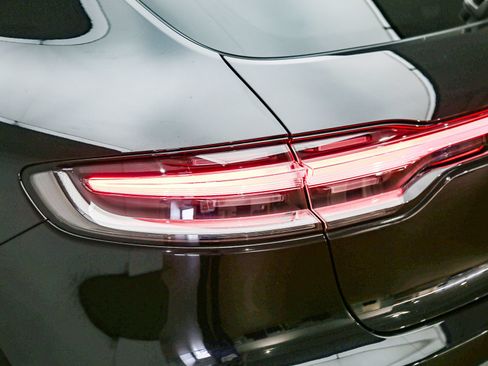 Certified 2023 Porsche Macan S AWD/4WD image 15