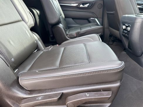 Used 2021 GMC Yukon XL Denali w/ Denali Premium Package image 16