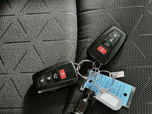 Used 2025 Toyota RAV4 XLE w/ Convenience Package AWD/4WD image 36