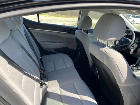 Used 2017 Hyundai Elantra SE w/ Cargo Package image 30