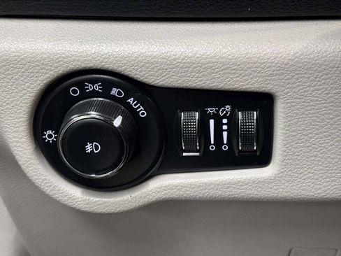 Used 2017 Chrysler Pacifica Touring-L Plus w/ Tire & Wheel Group FWD image 35