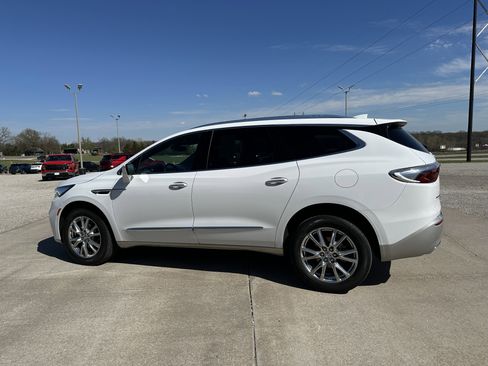 Used 2023 Buick Enclave Essence w/ Experience Buick Package FWD image 4
