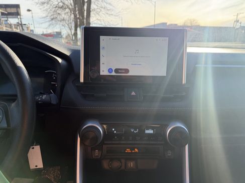 Used 2025 Toyota RAV4 LE image 32