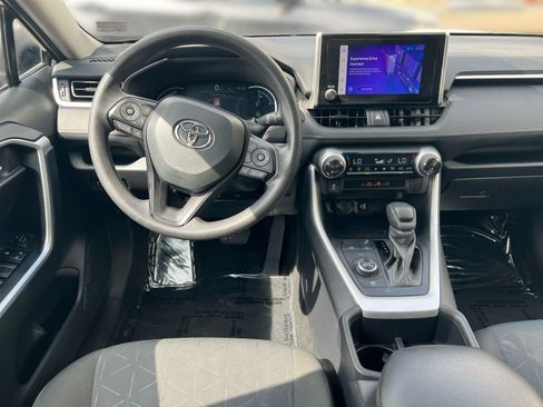 Used 2025 Toyota RAV4 XLE AWD/4WD image 19