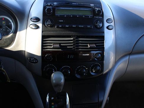 Used 2009 Toyota Sienna LE image 12