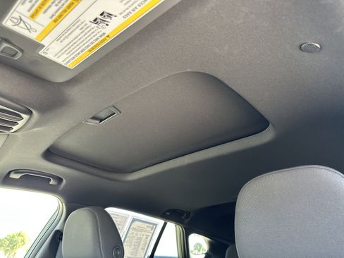 Used 2024 Chevrolet Trax RS w/ Sunroof Package image 23