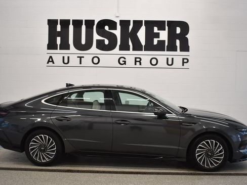 Used 2025 Hyundai Sonata SEL FWD image 2