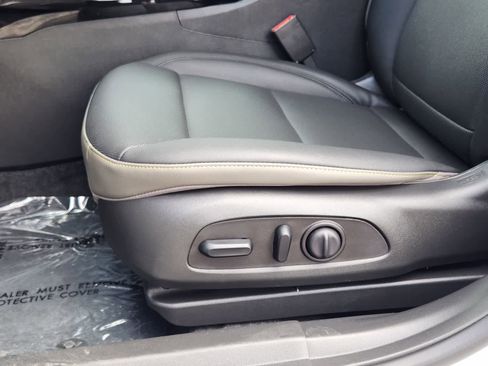 Used 2025 Chevrolet Trax ACTIV FWD image 24