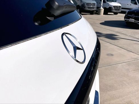 Used 2025 Mercedes-Benz GLC 300 image 30