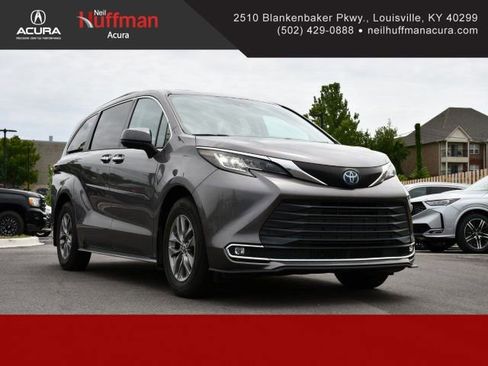 Used 2023 Toyota Sienna XLE w/ XLE Plus Package FWD image 1