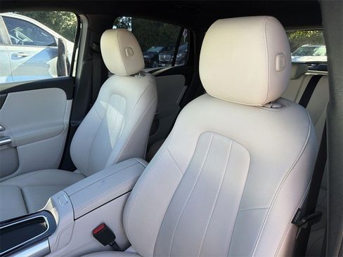 Used 2025 Mercedes-Benz GLA 250 image 22