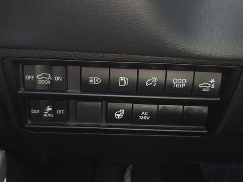 Used 2023 Toyota Sequoia Platinum AWD/4WD image 22