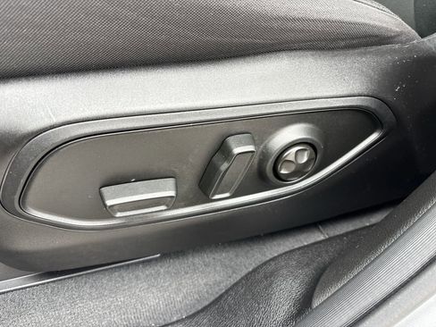 Used 2025 Jeep Grand Cherokee Laredo X w/ Luxury Tech Group I RWD image 19