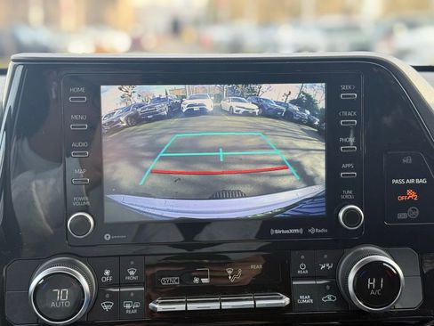 Used 2022 Toyota Highlander LE image 29