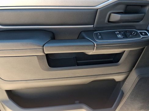 Used 2024 RAM 2500 Tradesman w/ Chrome Appearance Group image 10