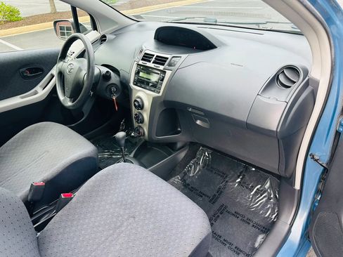 Used 2010 Toyota Yaris 4-Door Hatchback FWD image 10
