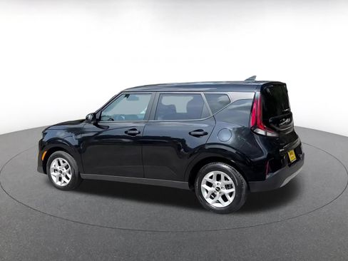 Used 2025 Kia Soul LX w/ LX Technology Package FWD image 10