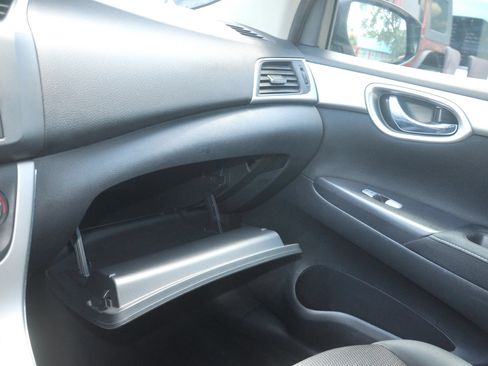 Used 2015 Nissan Sentra SV FWD image 28