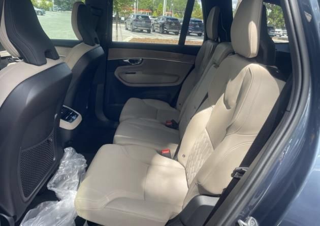 Used 2026 Volvo XC90 B5 Core AWD/4WD image 6
