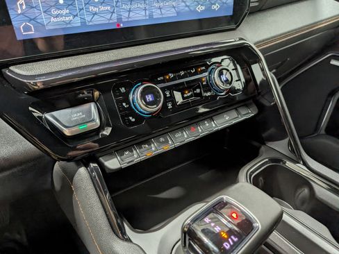 Used 2024 GMC Sierra 1500 AT4 w/ AT4 Premium Package image 28