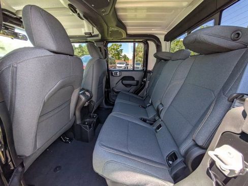 New 2025 Jeep Gladiator Sport image 12