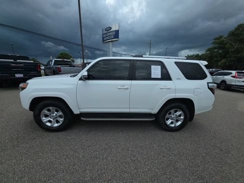 Used 2023 Toyota 4Runner SR5 Premium w/ Moonroof Package RWD image 5