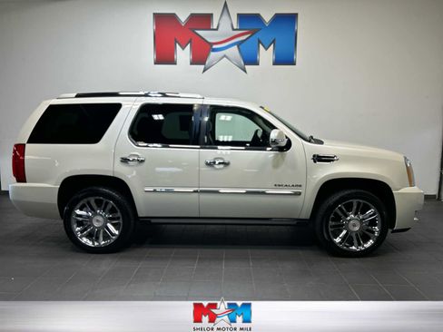 Used 2014 Cadillac Escalade Platinum AWD/4WD image 1