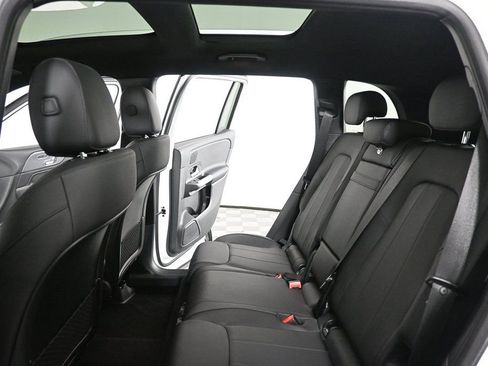 Used 2025 Mercedes-Benz GLB 250 image 19