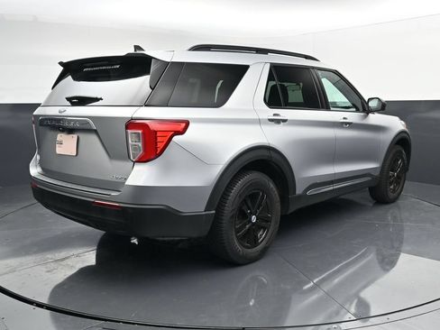 Used 2022 Ford Explorer XLT AWD/4WD image 7