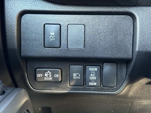 Used 2022 Toyota Tacoma TRD Sport image 12