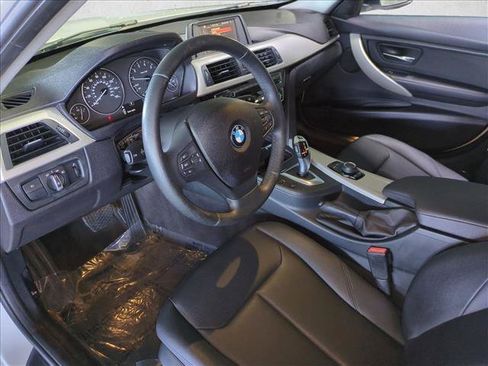 Used 2017 BMW 320i Sedan RWD image 10