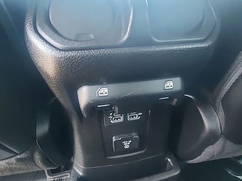 Used 2019 Jeep Wrangler Unlimited Sahara AWD/4WD image 22